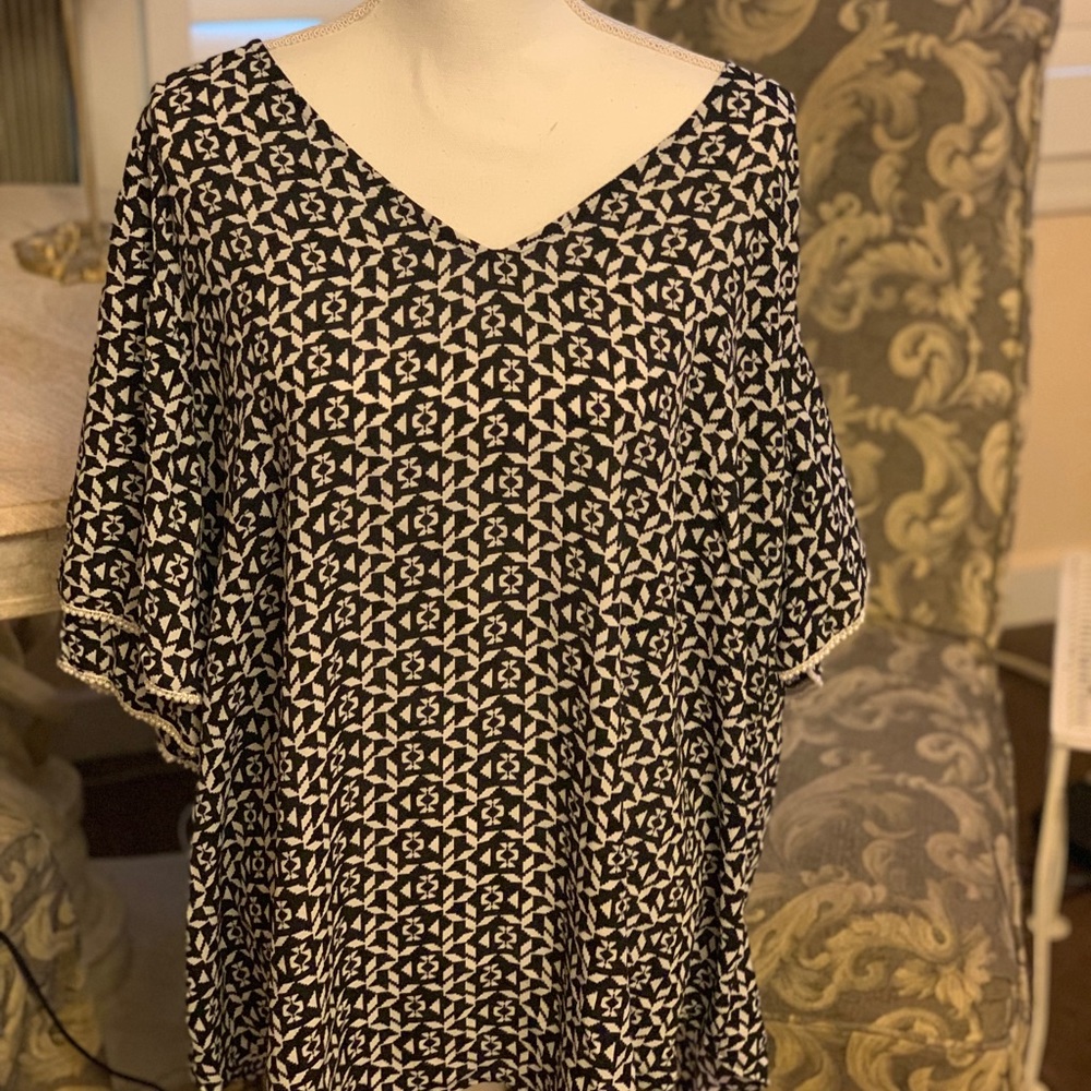 Black and white blouse/top- size 3x